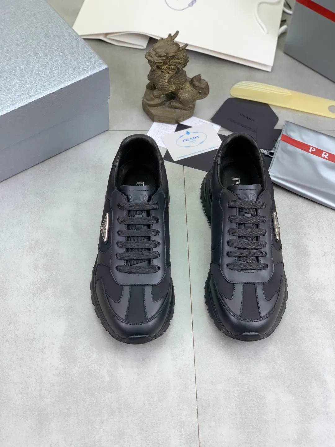 Men's men's shoes💰P580💰【New model】Top quality, new popular models on the official website, which will never go out of style for a century,🆘 The trendy brand (Prada) mainly promotes popular models, avant-garde and versatile fashionable men's shoes, private version molding, cowhide surface splicing 1:1 oil edge processing... fashionable and simple, original imported cowhide interior cowhide feet; the atmosphere and personality are more fashionable, eye-catching and pursuing class. It will subvert old ideas and be a must-have for fashionistas who want to spend time with you! Must keep it! High-end comfort, high-end quality workmanship. Size: 38-44 Various colors available. full package